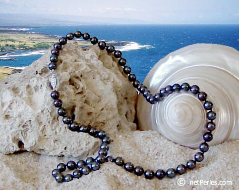 Akoya Pearl necklace 45 cm, 6.5 mm, AA+, black
